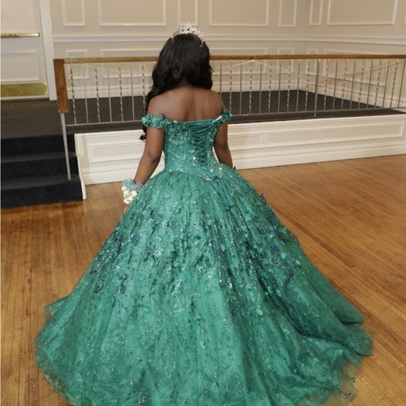 Princesa by Ariana Vera Quinceañera/Sweet 16 dress with lights - Picture 2 of 3